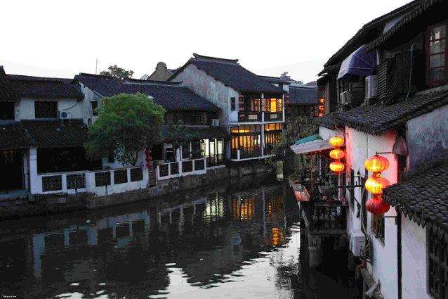 湖北举行“百名院士进百校讲科普”首场报告会
